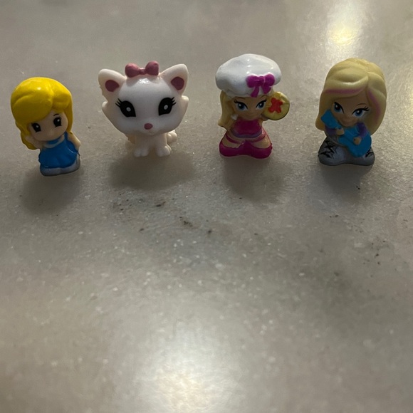 Set of 4 Mini Character Figurines - Picture 1 of 2